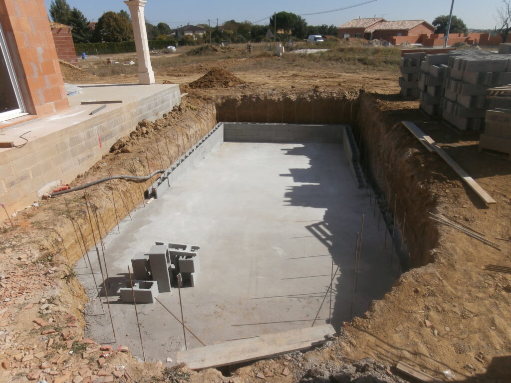 construction piscine maçonnée astaffort
